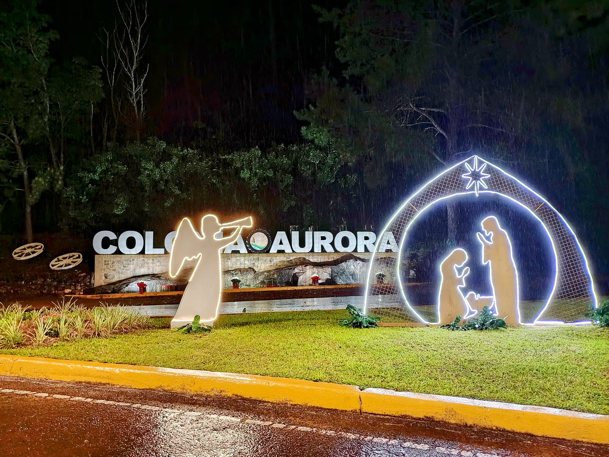 Entrega de paquetes navideños: un gesto de amor hacia los adultos mayores