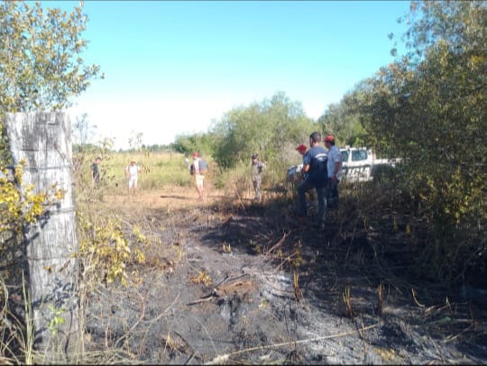 INCENDIO EN LAS TUNAS: Colaboración de Bomberos, Autoridades y Vecinos para Contener el Fuego