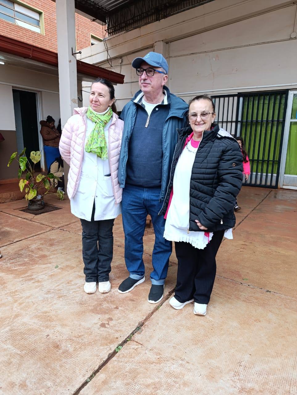 El programa «Mejor Mirar» llegó a Azara y asistió a 127 vecinos en la Escuela para Adultos 45