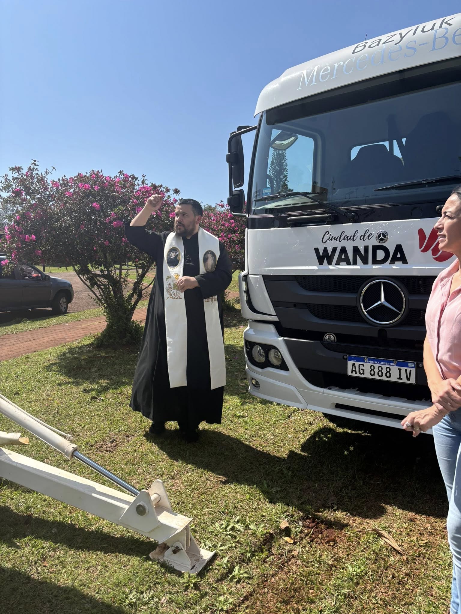 Bendición de vehículos y herramientas de trabajo al servicio de la comunidad en Wanda