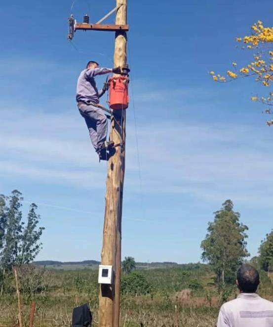 Avanza la provisión de agua en Tres Capones: trabajos de bajada de energía eléctrica en la Colonia